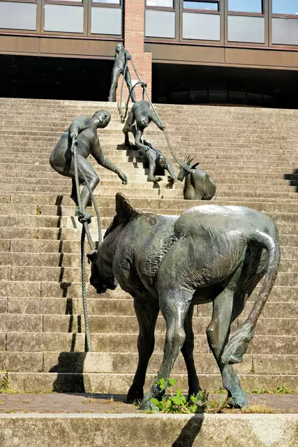Skulptur an der kl. Treppe vor dem Landratsamt | Foto: Ulrich Seidel