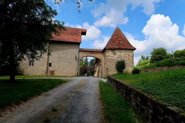 Schloss Neuhaus.  | Foto: Eduard Warenik