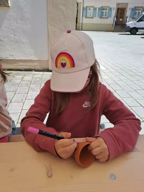 Blumentöpfe bemalen | Foto: Sarah Peters