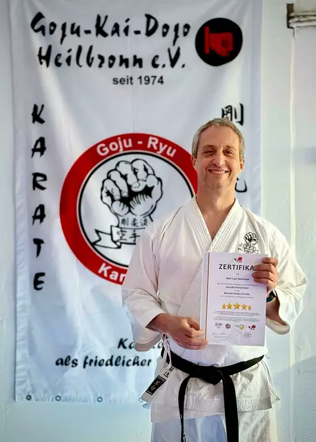 Lars Stommer nach erfolgreich bestandener Ausbildung zum Gewaltschutztrainer | Foto: Goju-Kai-Dojo Heilbronn e.V,
