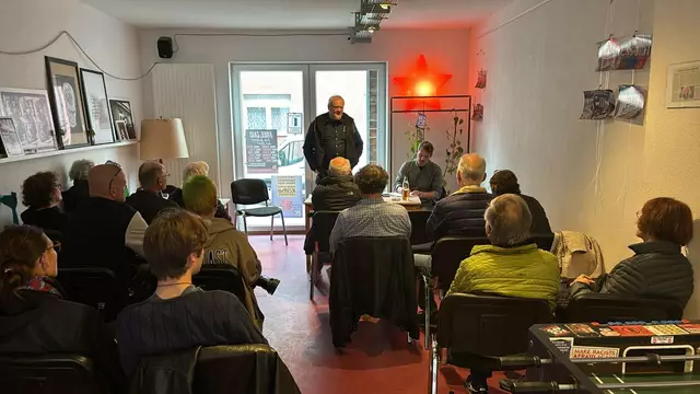 Tobias Pflüger in der Käthe. | Foto: Linke