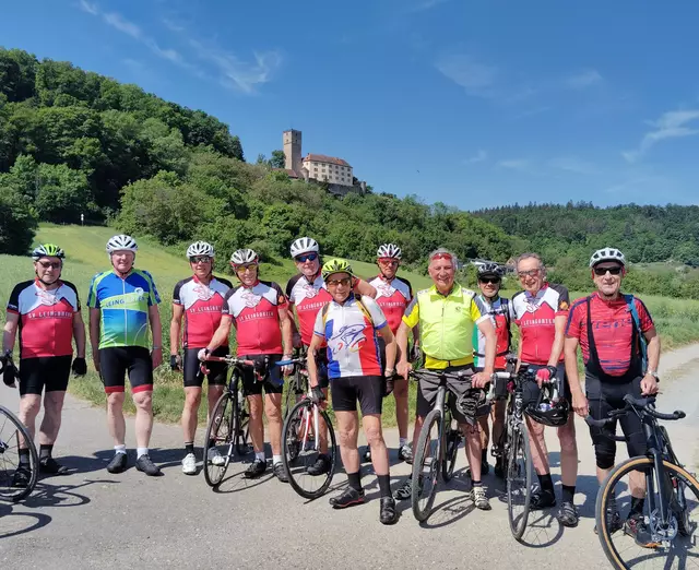 Radsportler vom SV Leingarten unter dem Schloß Gutenberg | Foto: Urheberbild von Willi Frasch