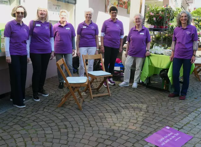 Ein Teil des Hospiz-Teams - noch in den alten Shirts. | Foto: Jutta Koster