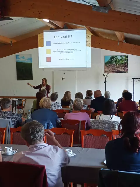 Referentin Miriam Borgert beleuchtet bei den LandFrauen die Einsatzmöglichkeiten von KI in der Vereinsarbeit. | Foto: KreisLandFrauenverband Heilbronn