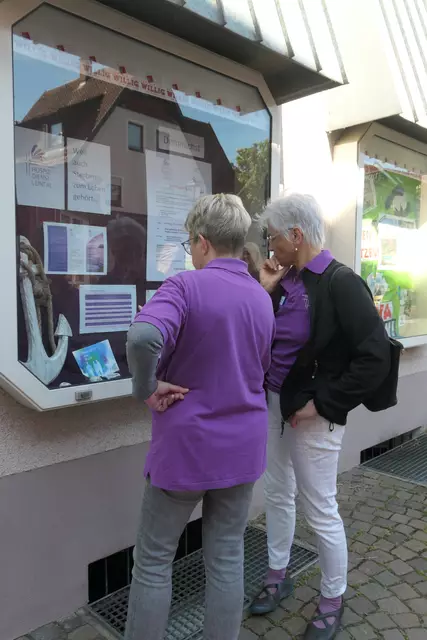In diesem Schaukasten gibt es Infos über den Hospizdienst. Schauen Sie doch mal rein ..... | Foto: Jutta Koster