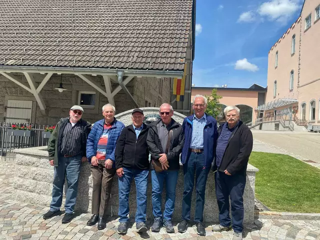 Kegler auf dem Brauereigelände. Es fehlen 3 aktive Kegler wegen Krankheit oder sonstigen Gründen. | Foto: Erich Wolf