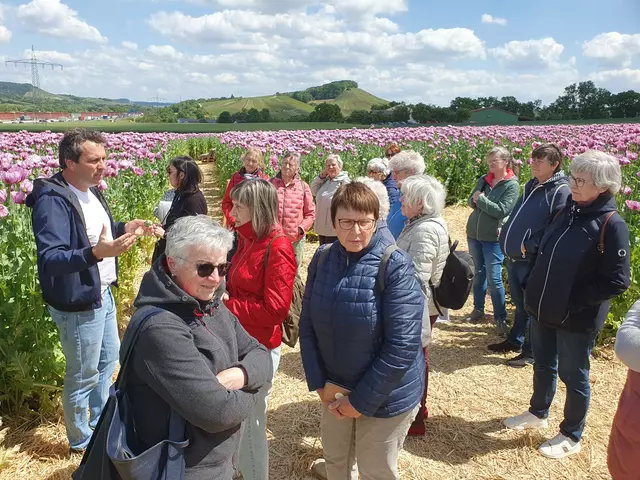  Führung durch das Mohnfeld | Foto: C.W. privat