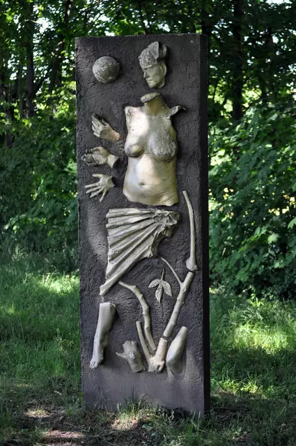 Diese Stele sympolisiert die Erde. | Foto: Daniela Somers