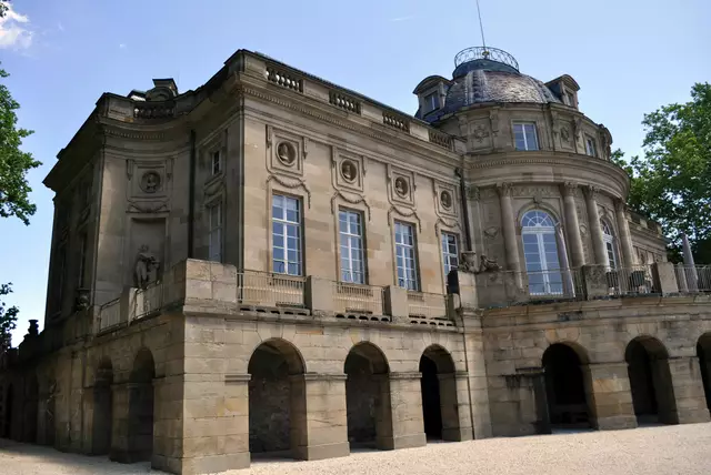 Auch als Lustschloss diente das Schloss während der Monarchie. Heute ist es ein Schlosshotel. | Foto: Daniela Somers