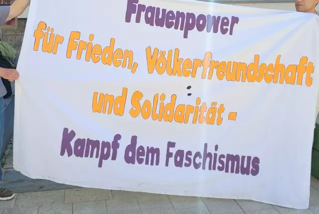 Kämpferische Frauenbewegung, Antifaschistinnen und Antifaschisten, Friedensbewegte, Arbeiter- und Umweltbewegung kamen zusammen und tauschten ihre Argumente aus. | Foto: MLPD