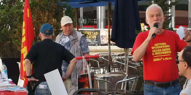 In der Sülmer City wurde der Hotspot der MLPD am 31.5. zu einer lebhaften Kundgebung gegen die faschistische Gefahr. Bild: Hotspot in der Sülmer Straße. | Foto: MLPD