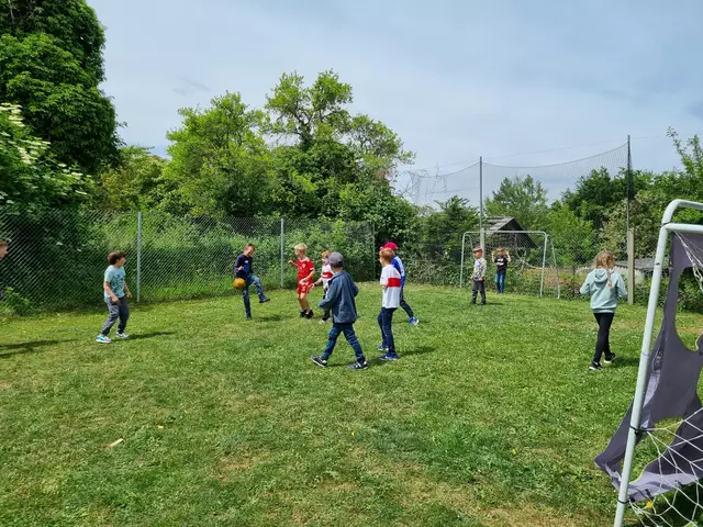 Spiel und Spaß und natürlich auch Fußball tut den Kindern gut in der Bauarbeiterpause der Api-LEGO®Stadt Brackenheim. | Foto: Jochen Baral