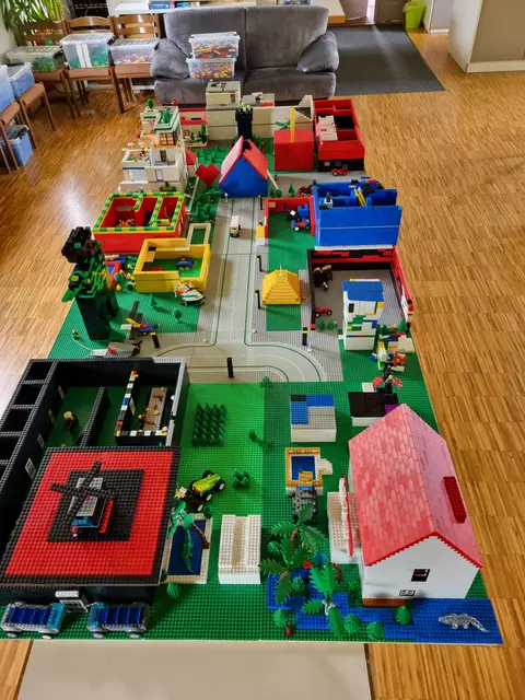 Die kleinen Bauarbeiter auf der Api-LEGO®Stadt Brackenheim hatten nach sechs Stunden Bauzeit Großes geleistet! | Foto: Jochen Baral