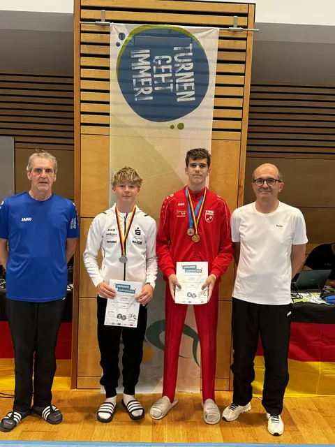 Bild v. li.: Dirk Gläser, Laurin Götz, Luis Derr, Peter Onisk | Foto: privat