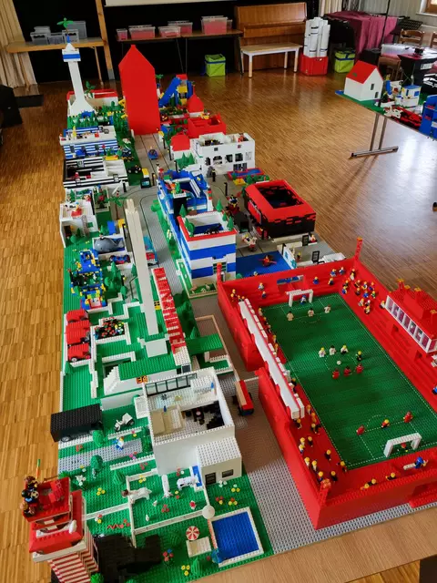 Die kleinen Bauarbeiter auf der Api-LEGO®Stadt Brackenheim hatten nach sechs Stunden Bauzeit Großes geleistet! | Foto: Jochen Baral
