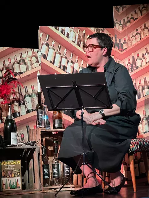 Antje Leverenz-Bätz im "Weinkeller" bei der Moderation | Foto: Liederkranz Leingarten e.V.