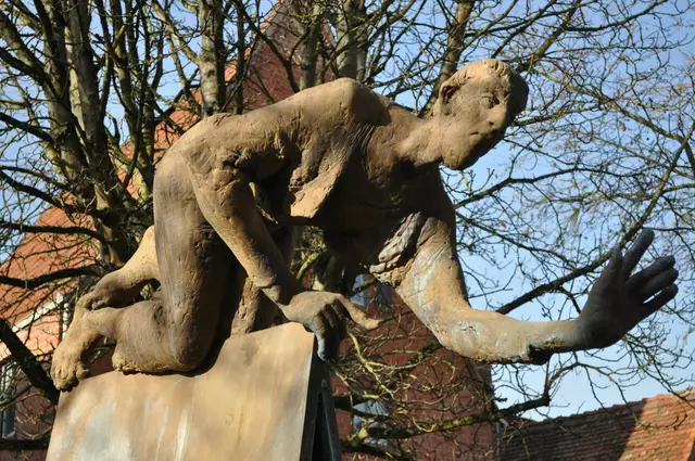 Horkheim ist ein Stadtteil von Heilbronn. Die Horkheimer haben den Utznamen Dachreiter. Diese Figur symblisiert den Dachreiter. Man sieht also auch immer mal witzige Dinge in Heilbronn. | Foto: Daniela Somers