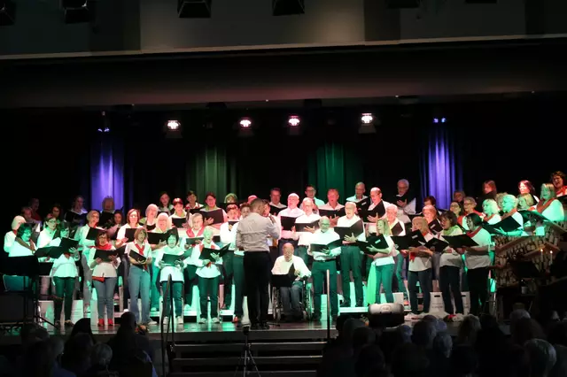 62 Sängerinnen und Sänger unter der Leitung von Johannes Schrader | Foto: Liederkranz Leingarten e.V.