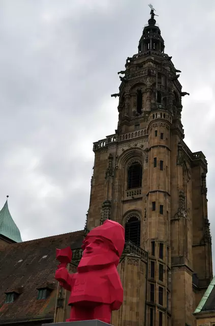 Kilianskirche mit dem Buga-Karl im Vordergrund. Entstanden beim Bugajubiläum 2024 | Foto: Daniela Somers