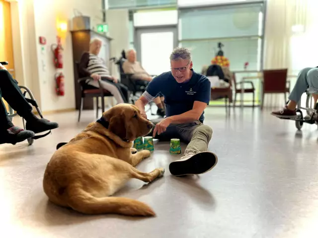 Besuchshund Ginny mit Herrchen Jörg Zuber im ASB Haus für Gesundheit und Pflege  | Foto: ASB Region Heilbronn-Franken