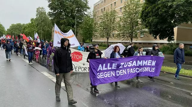 Antifaschistische Zukunftsdemo durch Gelsenkirchen - Feldmark am Pfingstsamstag.  | Foto: MLPD