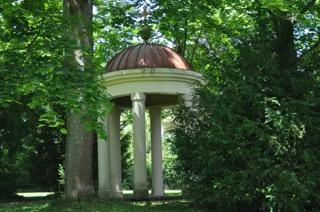 Monopteros im Parkfriedhof. | Foto: Daniela Somers