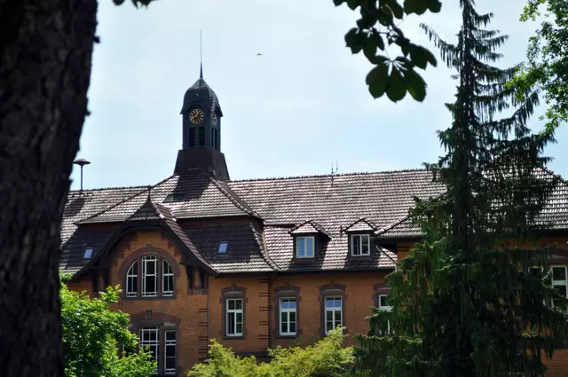 Das Verwaltungsgebäude von der Rückseite. | Foto: Daniela Somers