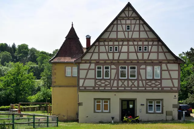 Die alte Meierei. Früher war dahinter das Schlössle von Clara Augusta. | Foto: Daniela Somers