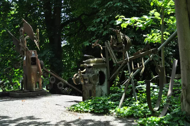 Skupturen aus Metall | Foto: Daniela Somers