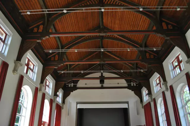 Kurzer Blick ins Innere des Festsaalgebäude. | Foto: Daniela Somers