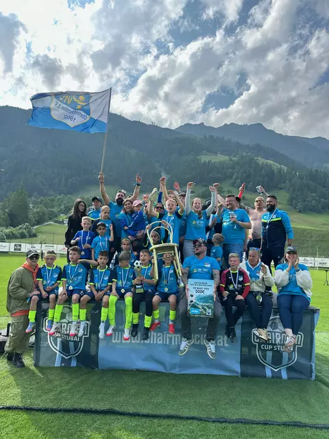 Team mit Fans  | Foto: Privat - 