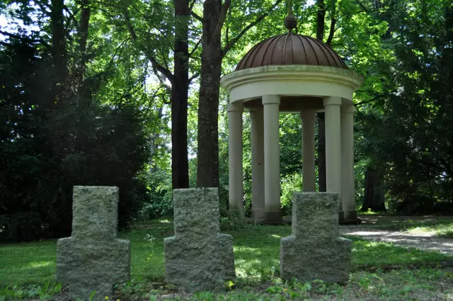 Zur damaligen Zeit durften Männer und Frauen den Rundtempel nur getrennt besuchen. Es herrschte strikte Geschlechtertrennung in der damaligen Königlichen Heilanstalt. | Foto: Daniela Somers