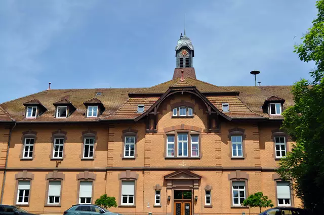 Das Verwaltungsgebäude von vorne. | Foto: Daniela Somers