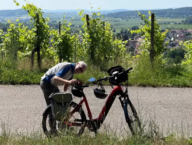 Die Kamera (Selbstauslöser) für das Gruppenbild wird eingestellt | Foto: E. Rosendorf
