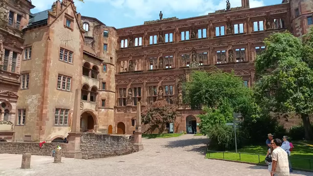 Eindrucksvoller Schlosshof | Foto: WandernGabyErich