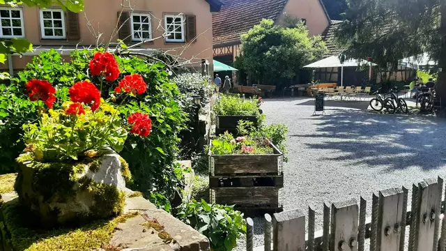 Ein Hingucker ist die sehr entzückend - und liebevoll ausgestattete "Obere Ölmühle", ein wahres Naturidyll!  | Foto: Isolde Reitz
