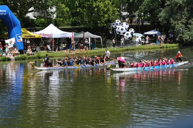 Trotz des heißen Wetters waren viele Zuschauer da. Wir hatten einen schönen Schattenplatz. | Foto: Daniela Somers