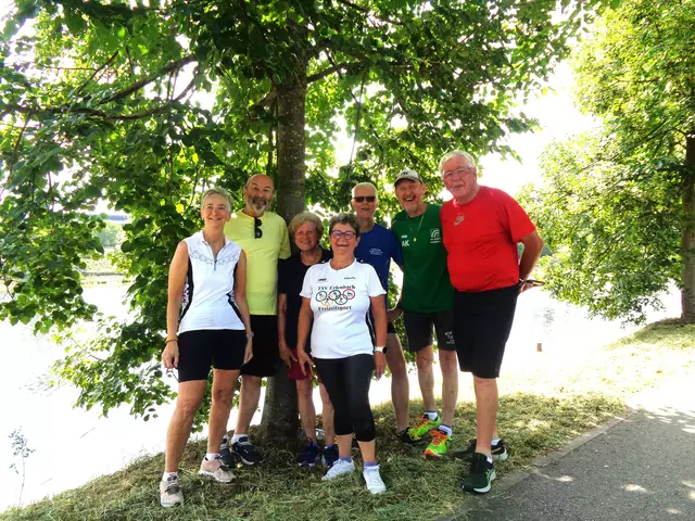 Prüfer Albrecht Brauchart mit den erfolgreichen Walkern Kirstin Stegmüller, Maria Keller, Marianne Hoffmann, Jürgen Lauk, Edwin Hoffmann und Alfred Kulka | Foto: Alfred Kulka