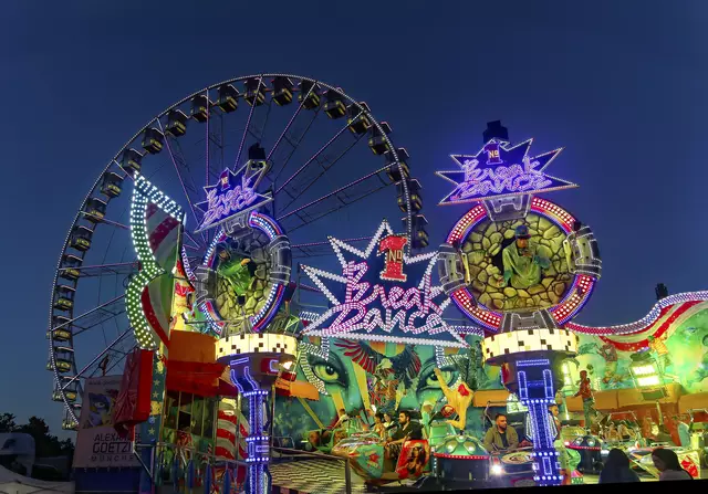 Bunter Fahrspaß auf dem Heilbronner Volksfest bietet auch den Fotografen viel Freude.  | Foto: Uschi Pohl