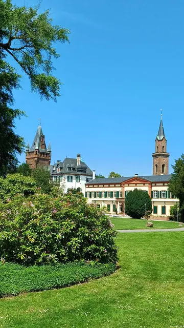 Das Schloss von der Gartenseite | Foto: bekannt