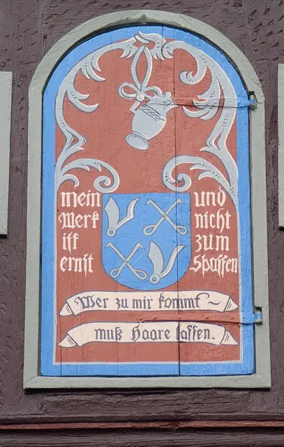 Mein Werk ist ernst
und nicht zum Spaßen 
Wer zu mir kommt
muß ...  | Foto: Eigene Aufnahme 