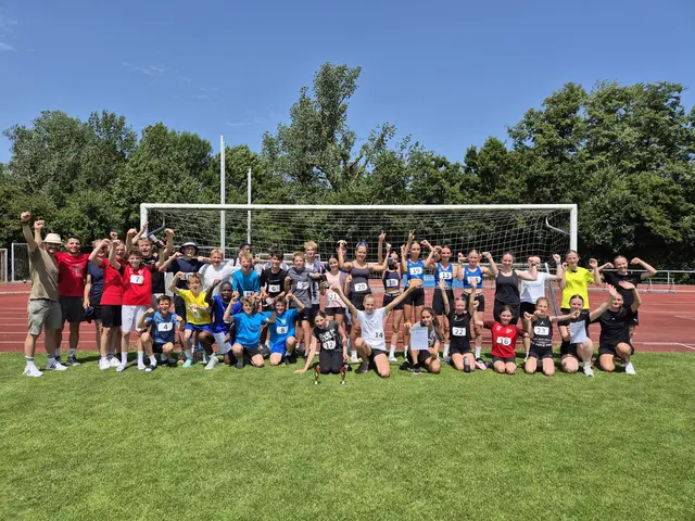 Die Sportlerinnen und Sportler des HGE feiern ihre Erfolge. | Foto: Lena Wieser