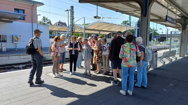Kommt er oder kommt er nicht? Rätselraten bei der Rückfahrt. | Foto: bekannt