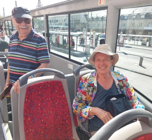 Gut behütet und beschirmt lässt sich die interessante Stadtrundfahrt auch bei 34°C im Schatten genießen. | Foto: Foto privat