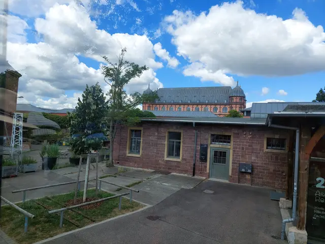 Blick vom neuen alternativen Kulturzentrum Schlachthof auf Schloss Gottesaue. | Foto: Foto privat