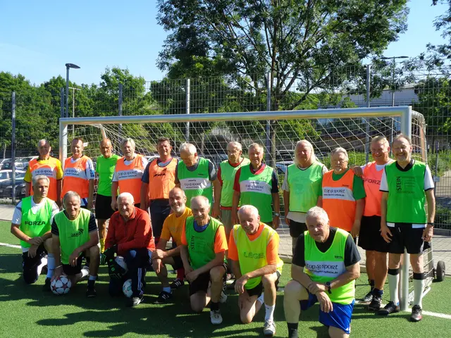 Die trotz Hitze aktiven Ü60/70-Seniorenfußballer der Fleiner Trainingsgemeinschaft | Foto: Alfred Kulka