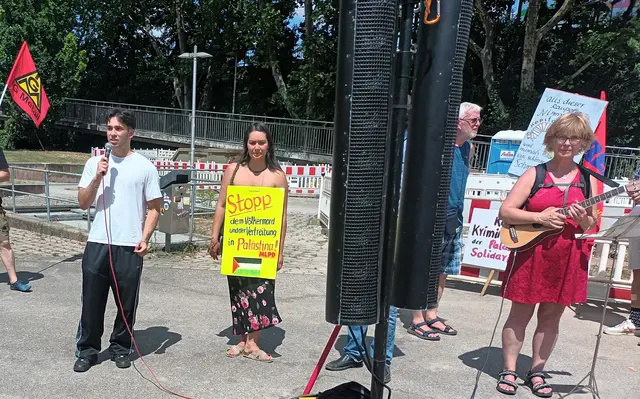Der Kampf gegen die Gefahr eines 3.Weltkriegs prägte die Auftaktkundgebung vor der S-Bahn-Station Untertürkheim (Bild). Dabei kamen auch Initiativen aus Betrieben und Gewerkschaften zu Wort.  | Foto: MLPD