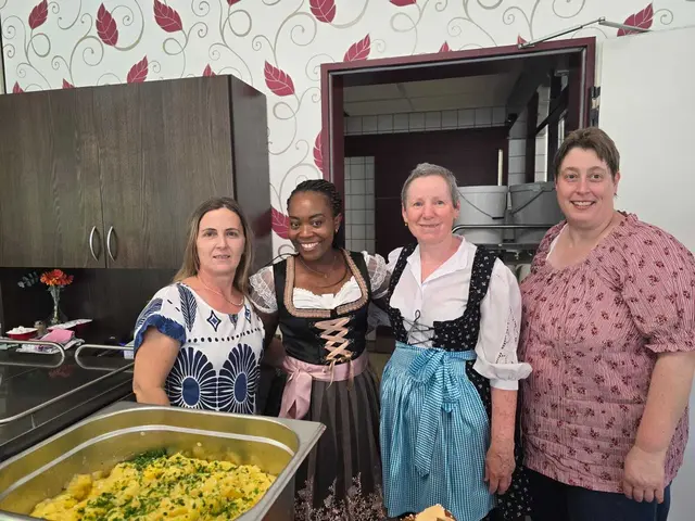 4 fesche Mädels beim Frühschoppen im Katharinenstift. Lendite Kryeziu, Scovia Akera, Gertrud Kraus und Katja Wäcker. Super gemacht! | Foto: Scovia Akera