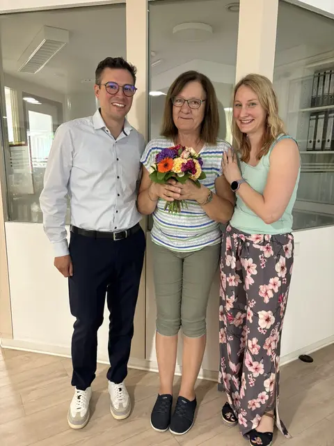 Abschied von Frau Hiltrud Betz. Geschäftsführer Tobias Nolden und Pflegedienstleitung Frau Regina Pena Santana  bei der kleinen Feier zur Verabschiedung. | Foto: Tobias Nolden