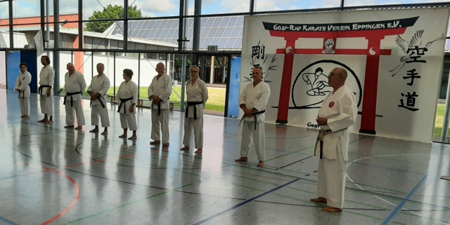 Christian Schollenberger (ganz rechts) stellt die Trainer beim GKVBW-Tag in Eppingen vor: (von links) Larissa Mackert, Mohamed Mihoubi, Martin Göttle , Gunter Gottlöber, Manuela Gottlöber, Jürgen Antritter, Rebecca Niggl und Klaus Hertnagel | Foto: Karateverein Eppingen
